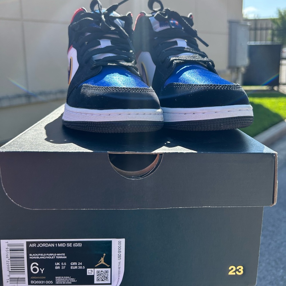 Jordan 1 MID